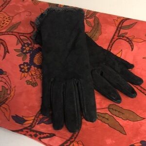 Women’s Black Suede Gloves with Fleece lining Size M Excellent Condition